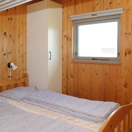 8 Person In Harboore-by Traum